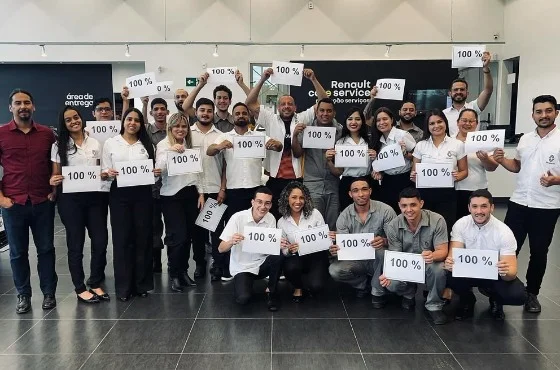 Equipe Carmo Moc celebrando a conquista dos 100% na DQA 2025